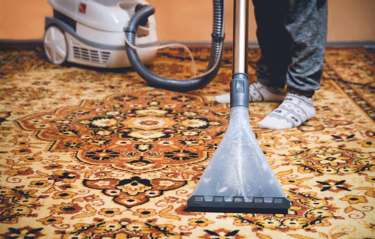 4 Effective Ways on How To Clean Your Rugs